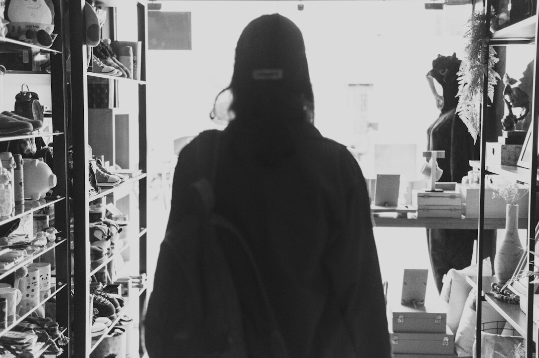 undercover detective in store